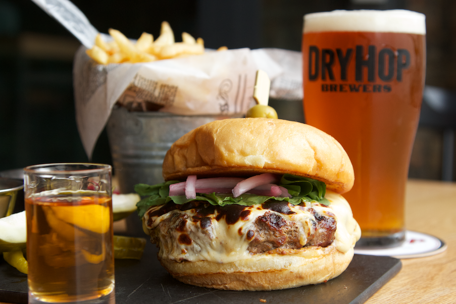 DryHop Brewers | restaurant | 3155 N Broadway, Chicago, IL 60657, USA | 7738573155 OR +1 773-857-3155