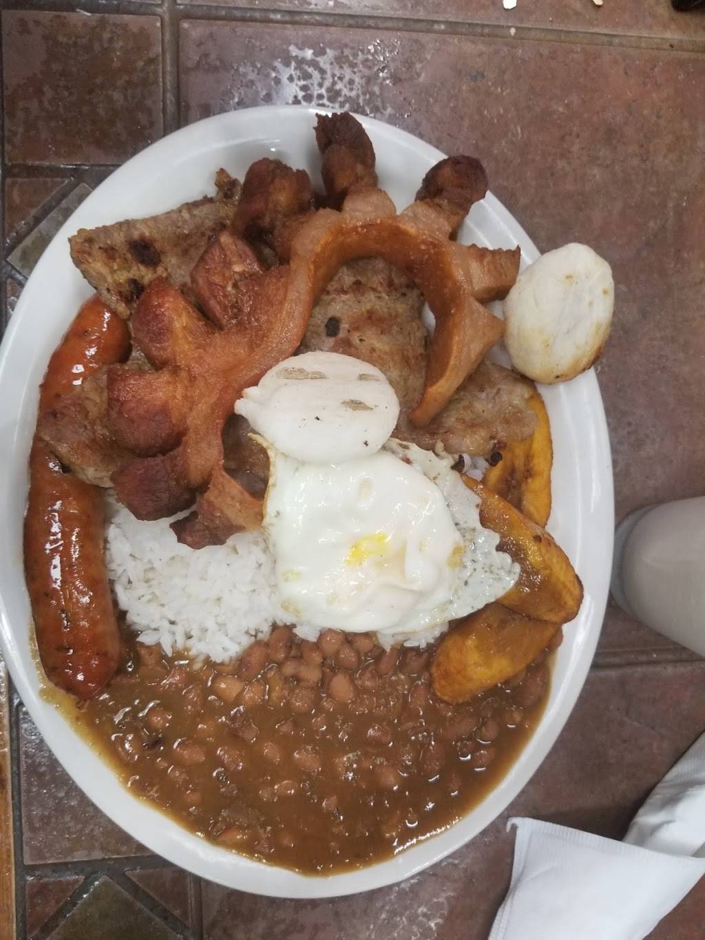 Antojitos Colombianos | restaurant | 704 Park St, Hartford, CT 06106, USA | 8602476449 OR +1 860-247-6449