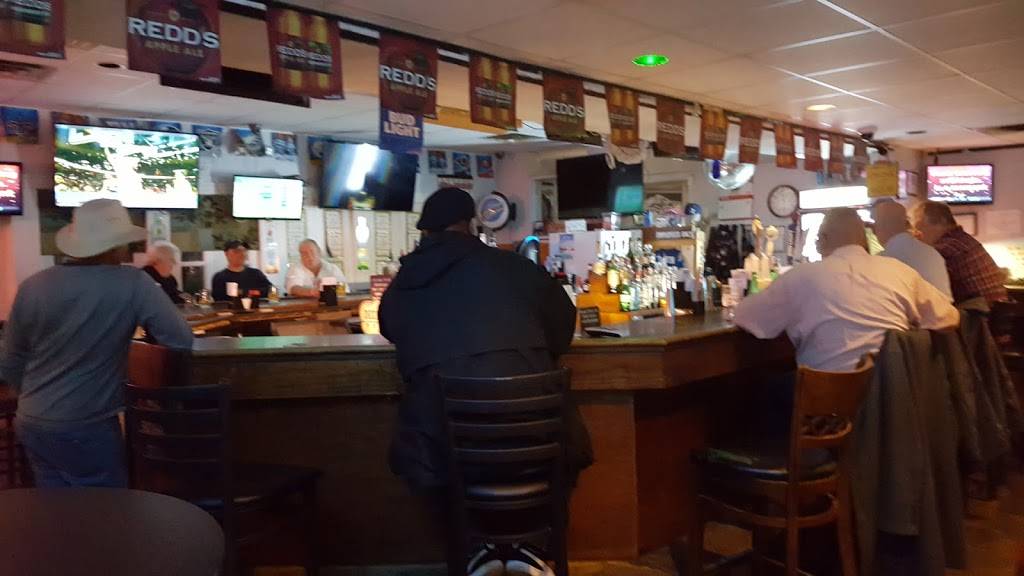 The CORNER LOUNGE | restaurant | 105 Crain Hwy, Upper Marlboro, MD 20774, USA | 3012493841 OR +1 301-249-3841