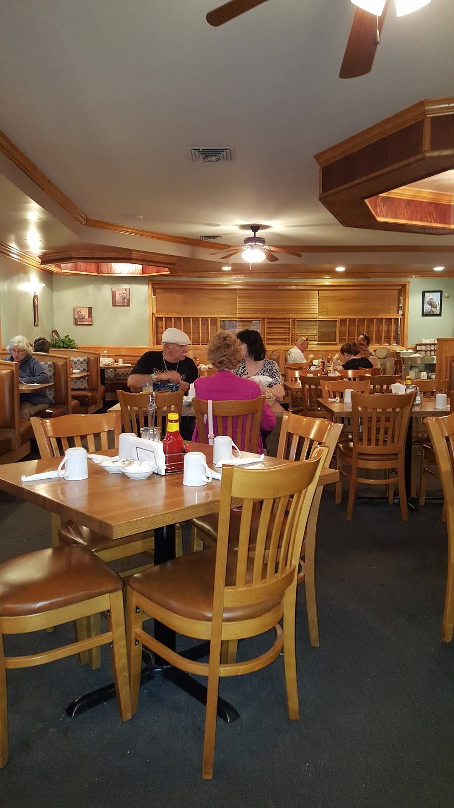 Pontiac Family Kitchen | restaurant | 904 W Custer Ave, Pontiac, IL 61764, USA | 8158443155 OR +1 815-844-3155