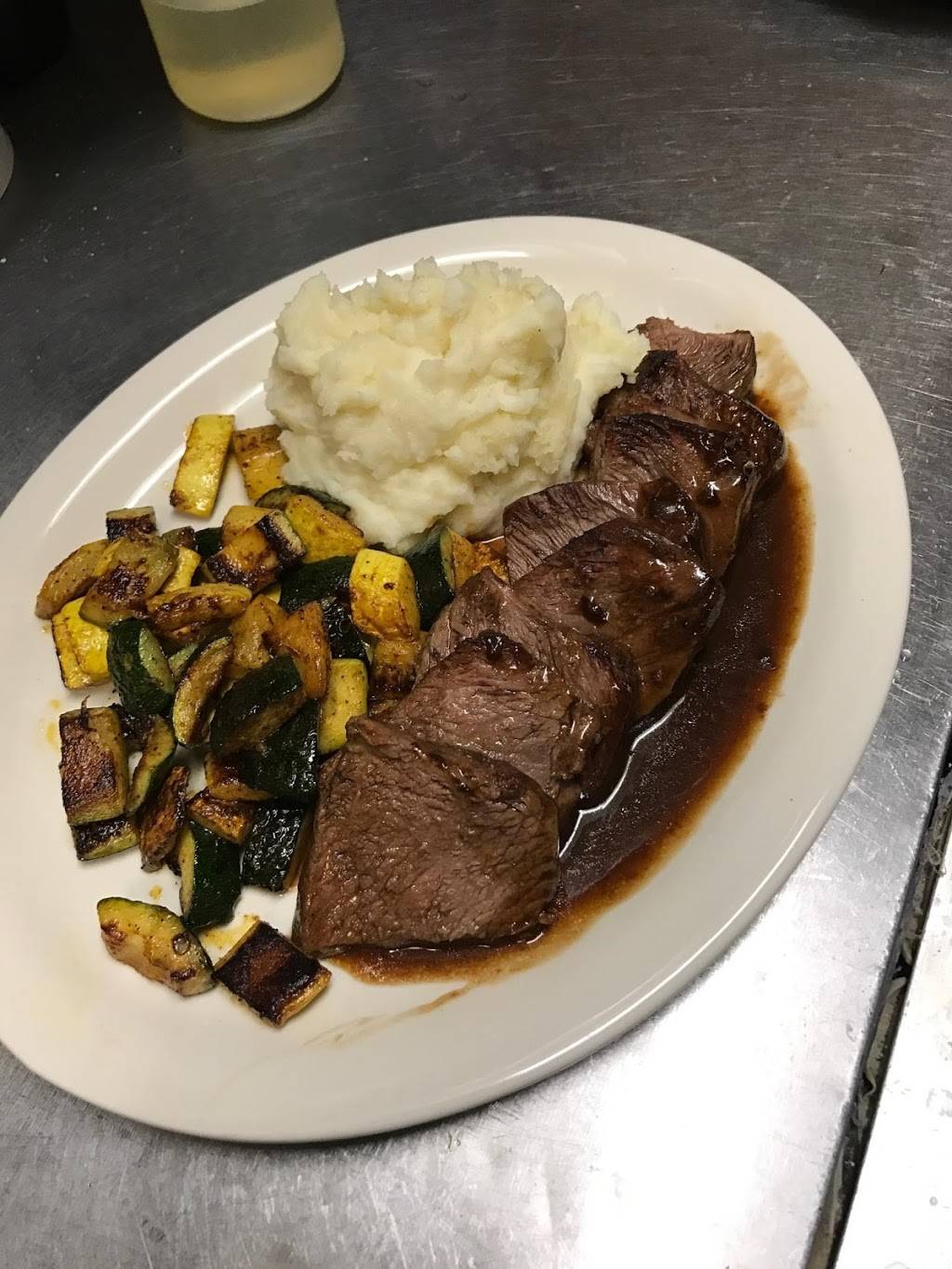 Recovery Room Bar and Grill | restaurant | 214 Station Plaza N, Mineola, NY 11501, USA | 5162802407 OR +1 516-280-2407