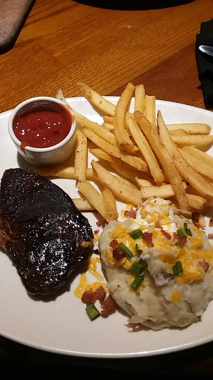 Outback Steakhouse | restaurant | 401 W Dussel Dr, Maumee, OH 43537, USA | 4198913621 OR +1 419-891-3621