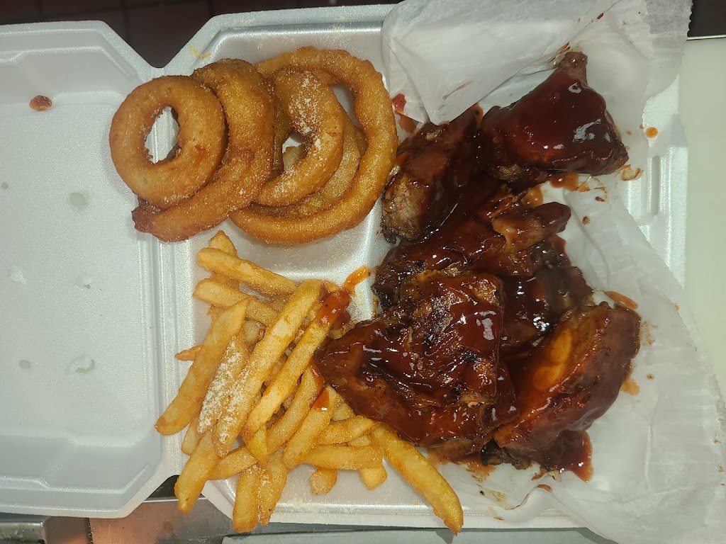 Wallys fish & chicken | restaurant | 3530 S Waverly Rd, Lansing, MI 48911, USA | 5172722222 OR +1 517-272-2222