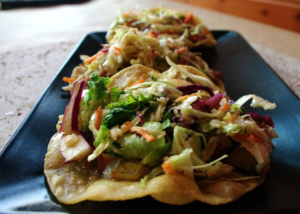 Big Green Q | restaurant | 6023 Maple St, Omaha, NE 68104, USA | 4022163000 OR +1 402-216-3000