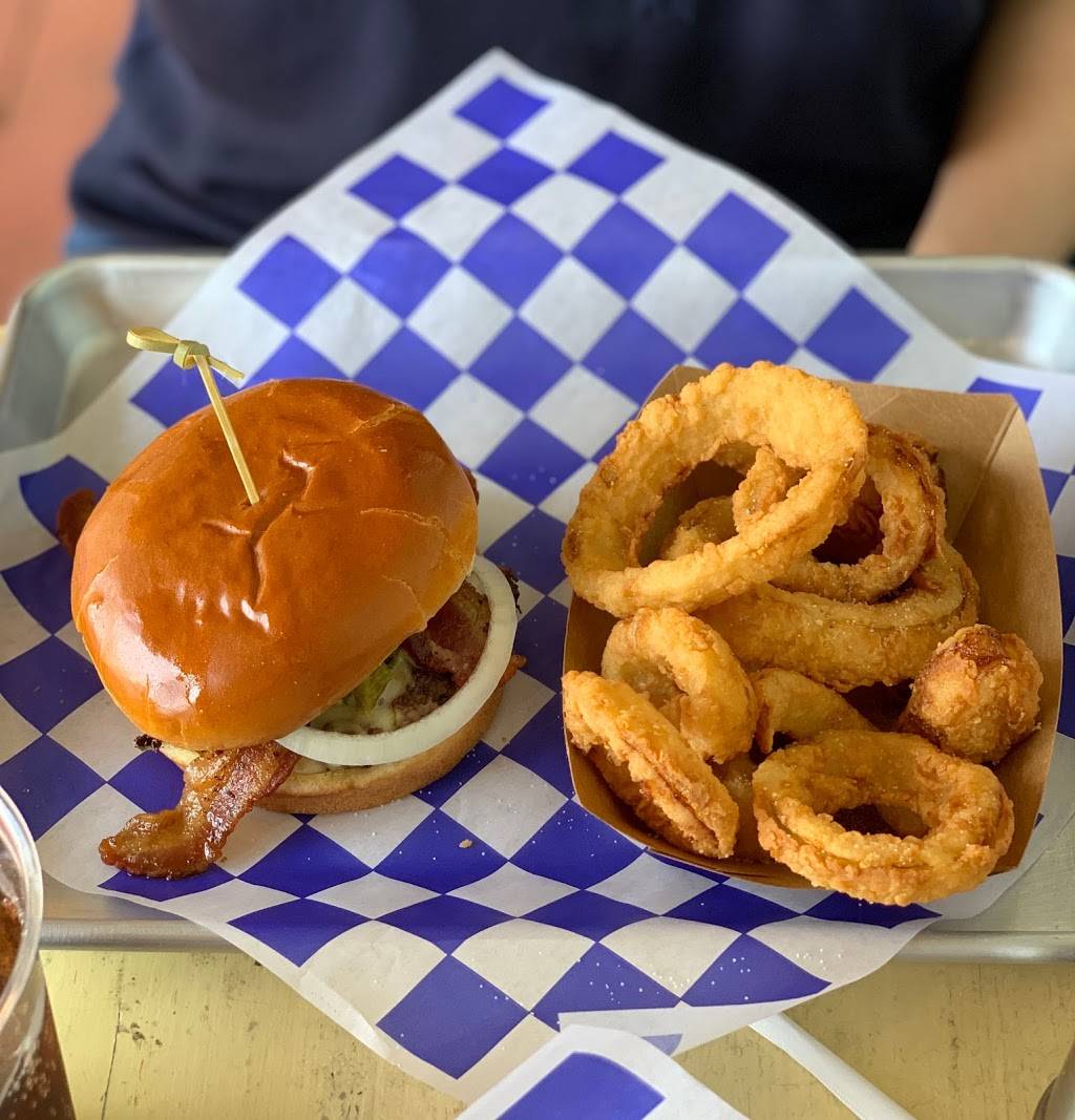 Tin Top Burgers & Beer | restaurant | 283 S Union Ave, New Braunfels, TX 78130, USA | 8305079138 OR +1 830-507-9138