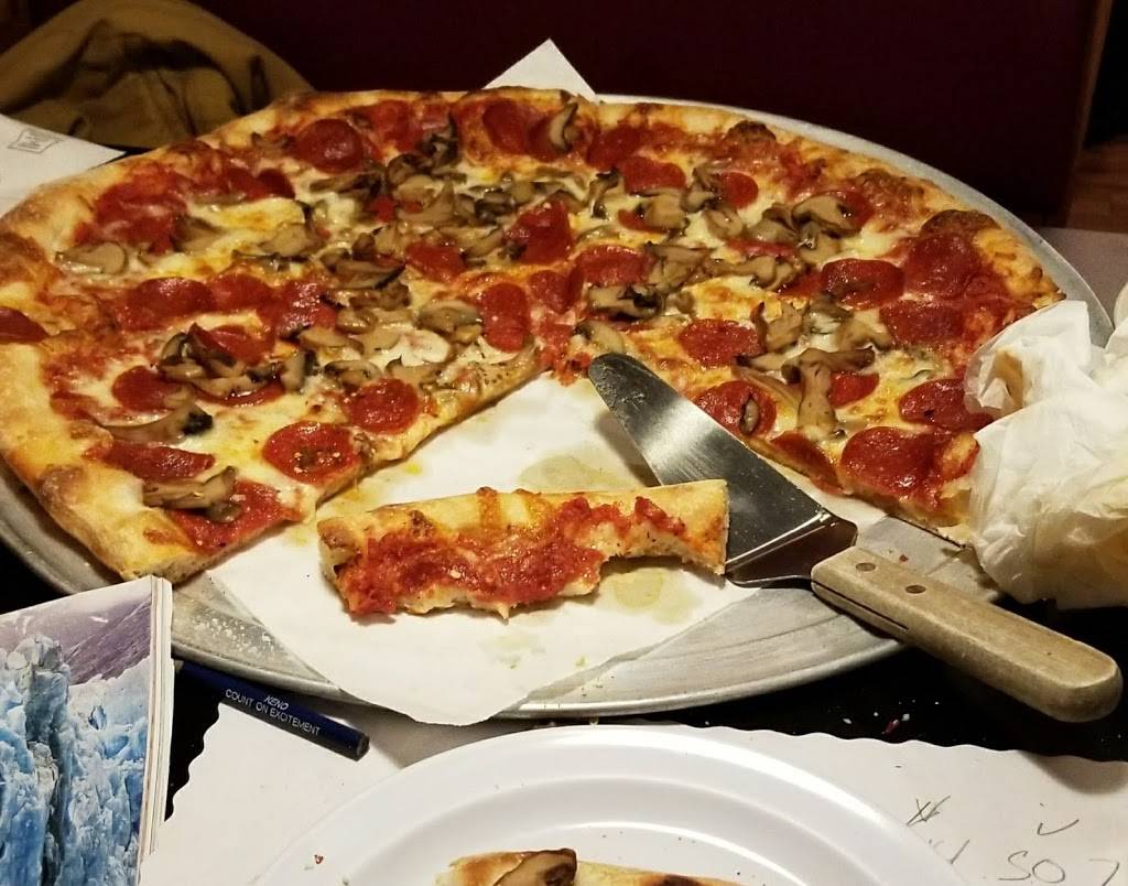 Russell Inn | restaurant | 65 Westfield Rd, Russell, MA 01071, USA | 4138623608 OR +1 413-862-3608