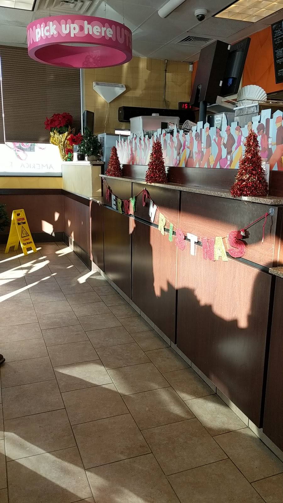 Dunkin | bakery | 215 E Main St, Clinton, CT 06413, USA | 8606640220 OR +1 860-664-0220