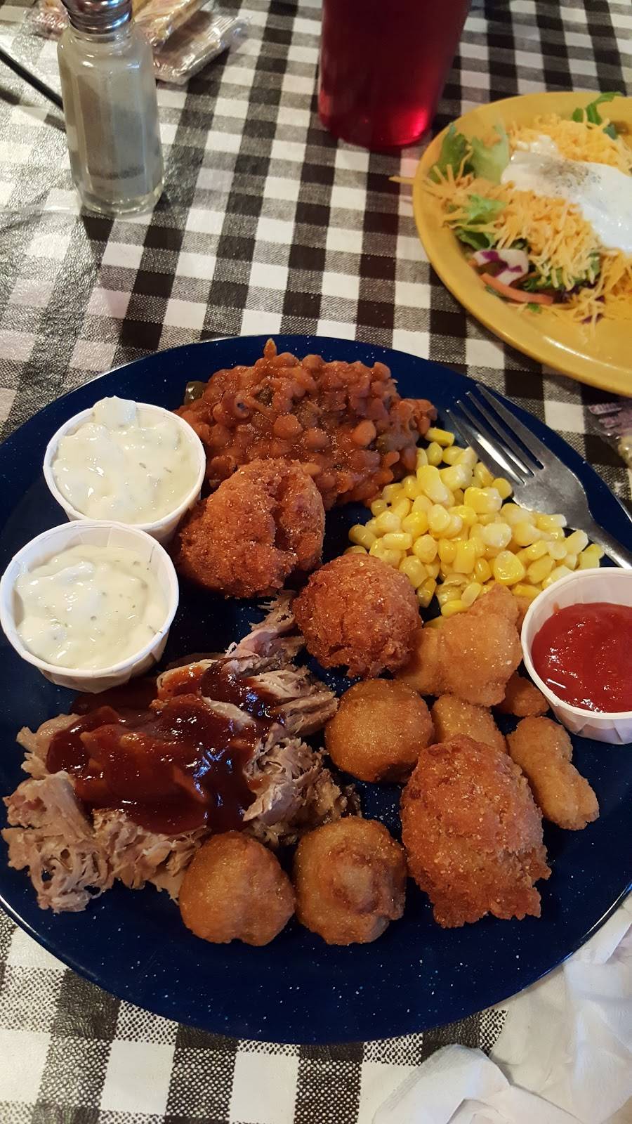 Brooksies Barn | restaurant | 561 Oil Well Rd, Jackson, TN 38305, USA | 7316642276 OR +1 731-664-2276