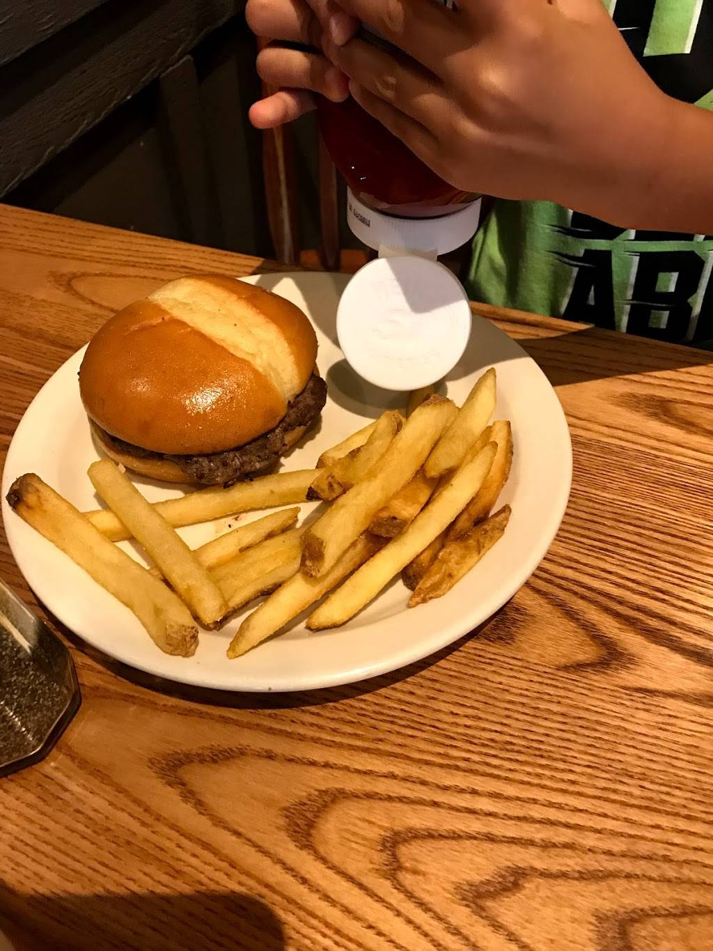 Cracker Barrel Old Country Store | restaurant | 395 Cumberland Pkwy, Mechanicsburg, PA 17055, USA | 7177665113 OR +1 717-766-5113