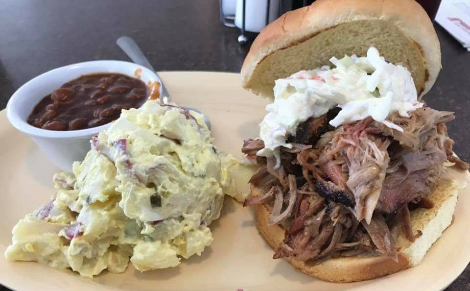 Busy Bee Drive-In | restaurant | 811 Crossland Ave, Clarksville, TN 37040, USA | 9316471808 OR +1 931-647-1808