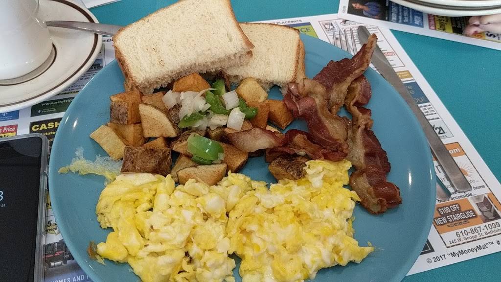 Slatington Diner | restaurant | 662 Main St, Slatington, PA 18080, USA | 6107674422 OR +1 610-767-4422