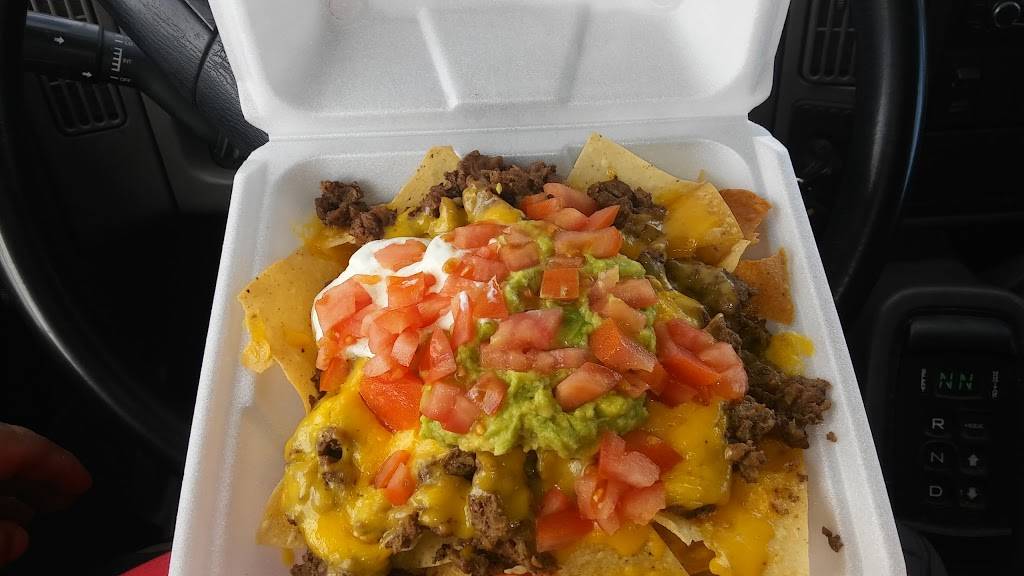 Nenas Mexican Restaurant | restaurant | 423 W Plantation Dr, Clute, TX 77531, USA | 9792652743 OR +1 979-265-2743