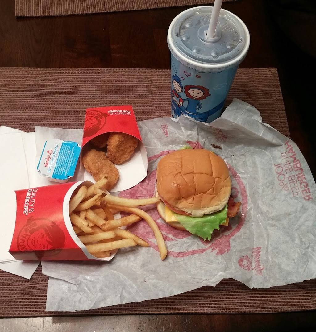 Wendys | restaurant | 860 N Main St, Bluffton, IN 46714, USA | 2608242143 OR +1 260-824-2143