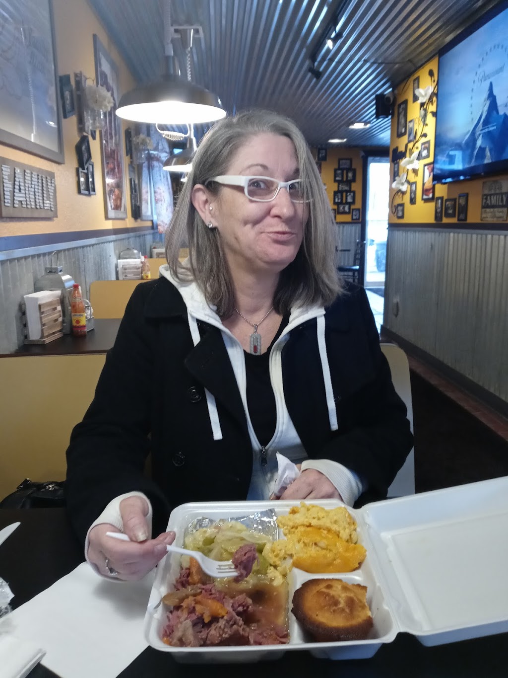 A Family Affair Soulfood Kitchen | restaurant | 417 S Main St, Fond du Lac, WI 54935, USA | 9209332054 OR +1 920-933-2054