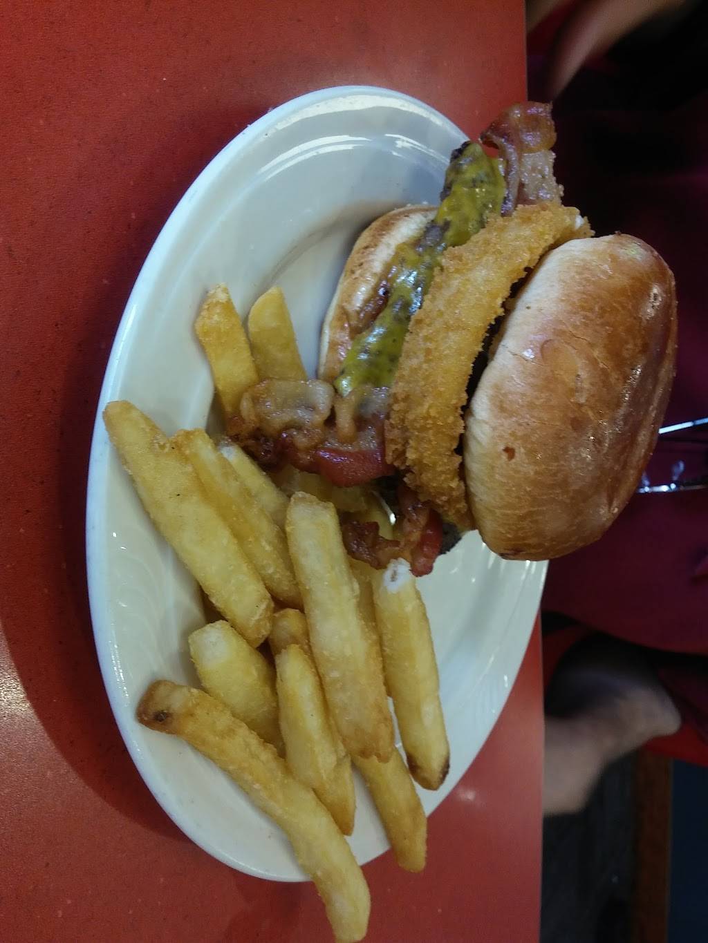 Friendlys | restaurant | 3420 Berlin Turnpike, Newington, CT 06111, USA | 8606665559 OR +1 860-666-5559