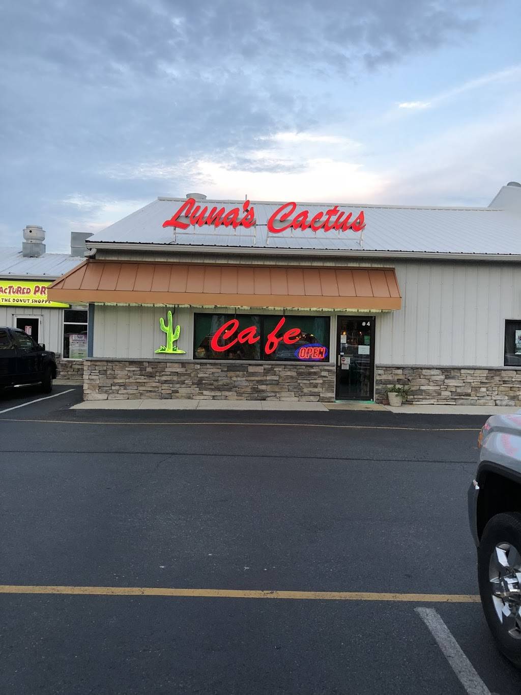 Lunas Cactus Cafe | restaurant | 36666 W Bluewater Run, Selbyville, DE 19975, USA | 3024364492 OR +1 302-436-4492