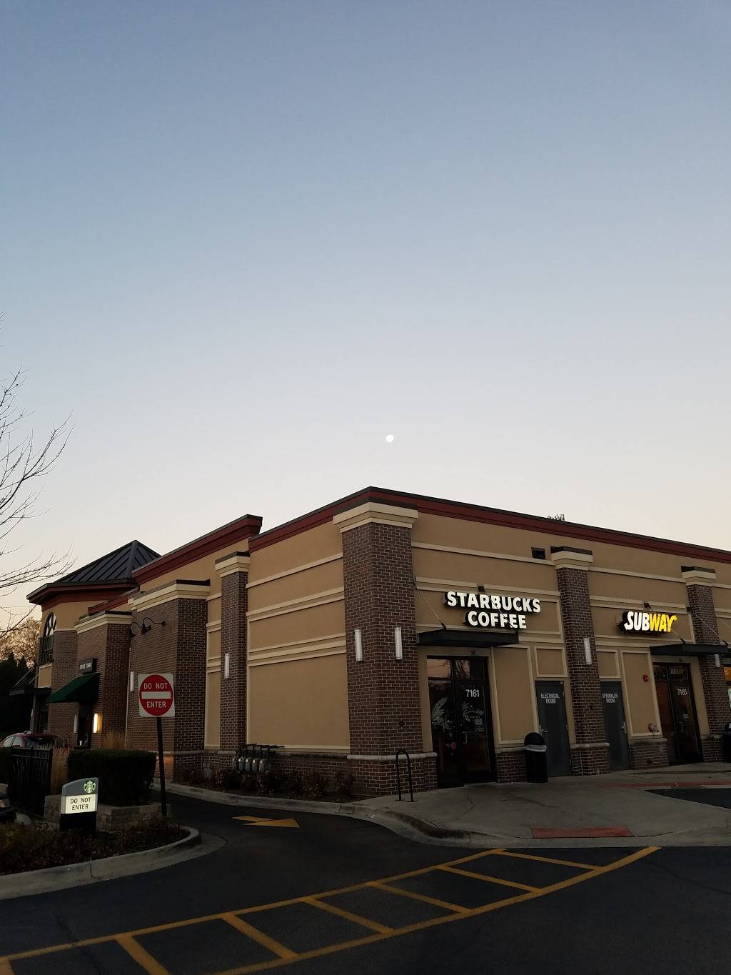 Starbucks | cafe | 7161 N Milwaukee Ave, Niles, IL 60714, USA | 8476471949 OR +1 847-647-1949