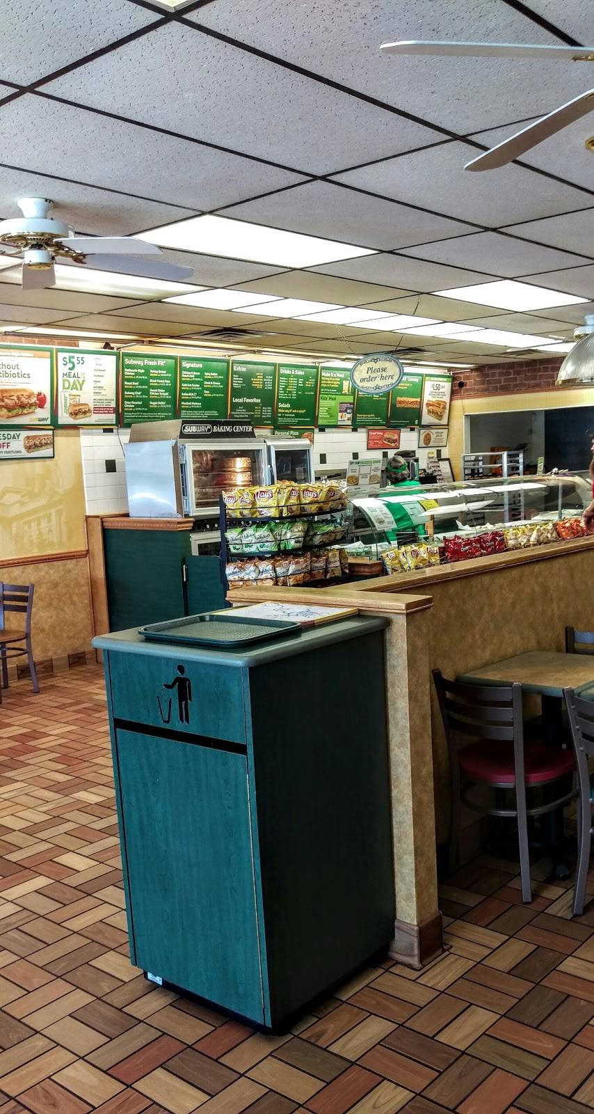 Subway Restaurants | restaurant | 809 W Newton St, Versailles, MO 65084, USA | 5733785640 OR +1 573-378-5640
