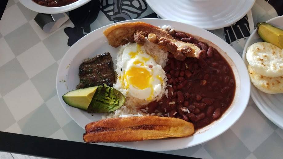 Paisas Twin | restaurant | 14045 Westheimer Rd, Houston, TX 77077, USA | 8326178454 OR +1 832-617-8454