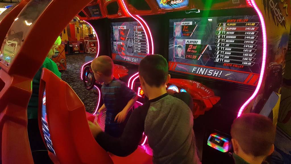 Space Entertainment Center | restaurant | 51 Zapora Dr, Hooksett, NH 03106, USA | 6036215150 OR +1 603-621-5150