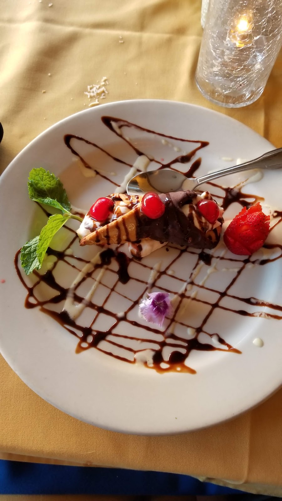 Russos Neighborhood Ristorante & Bar | restaurant | 5856 E Naples Plaza, Long Beach, CA 90803, USA | 5624331616 OR +1 562-433-1616