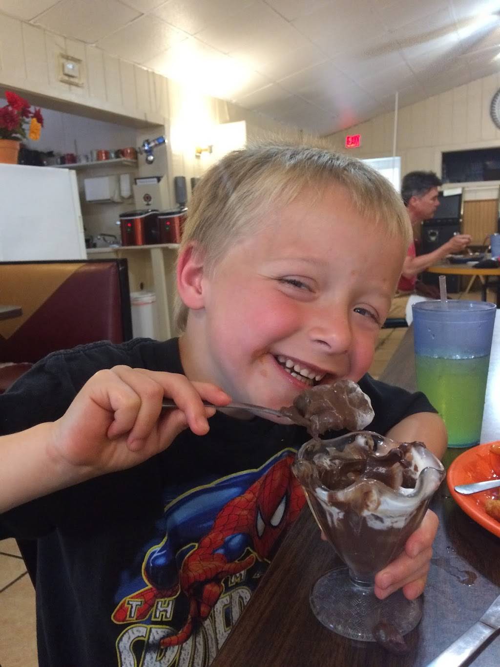 The Red Apple Family Restaurant | restaurant | 5355, 707 S 3rd Ave, Wausau, WI 54401, USA | 7152982203 OR +1 715-298-2203