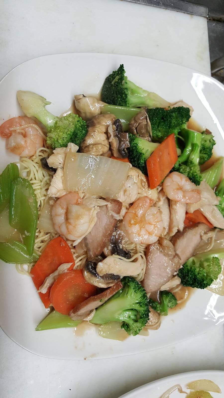 Four Happy Restaurant | restaurant | 139 Queen St E, St. Marys, ON N4X 1A4, Canada | 5192840666 OR +1 519-284-0666