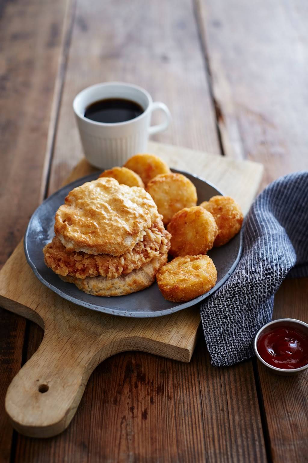 Bojangles Famous Chicken n Biscuits | restaurant | 5740 Virginia Ave, Bassett, VA 24055, USA | 2766278610 OR +1 276-627-8610