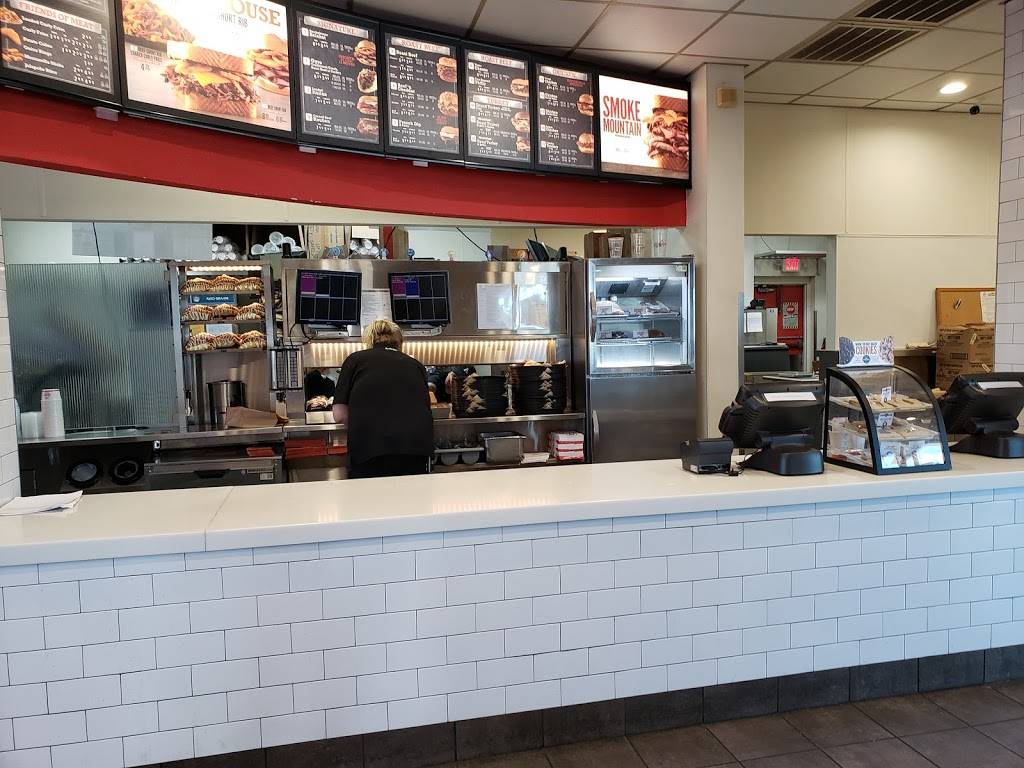 Arbys | restaurant | 1821 Range Dr #115, Mesquite, TX 75149, USA | 9722887761 OR +1 972-288-7761