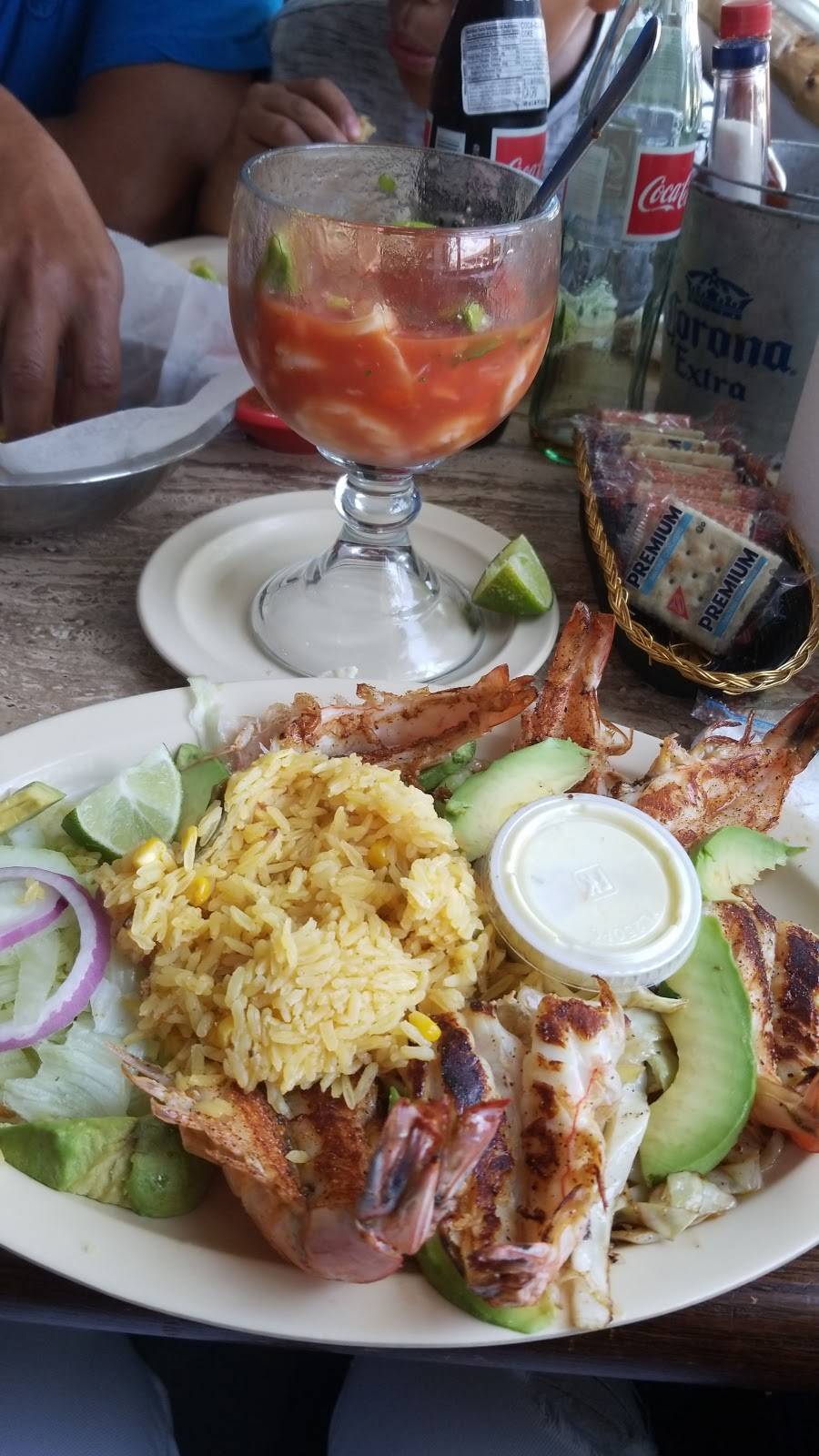 Mariscos 2000 | restaurant | 1153 S Stemmons Fwy, Lewisville, TX 75067, USA | 9729568300 OR +1 972-956-8300