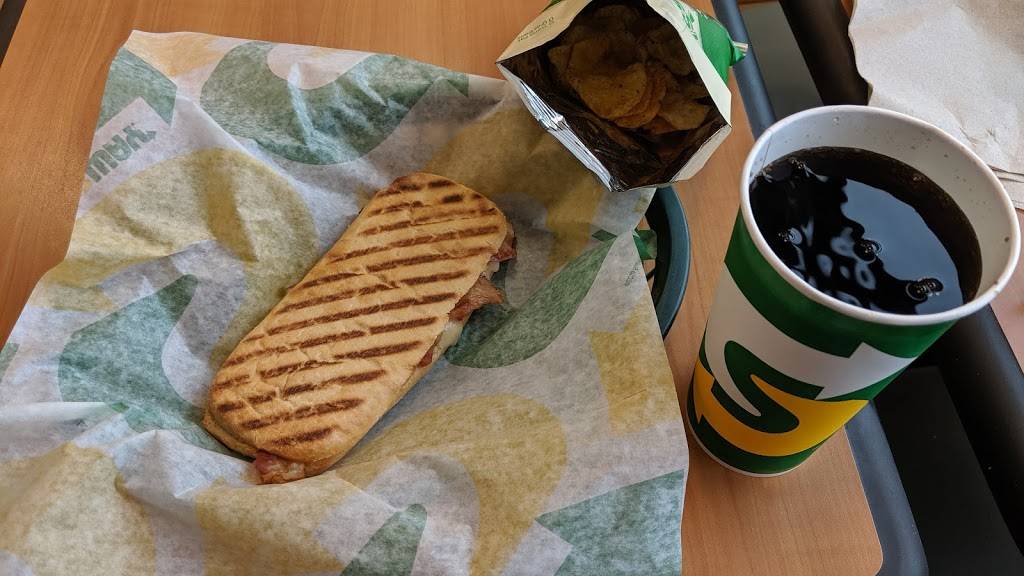 Subway | restaurant | 1035 Gardiners Rd, Kingston, ON K7P 0G1, Canada | 6133842000 OR +1 613-384-2000