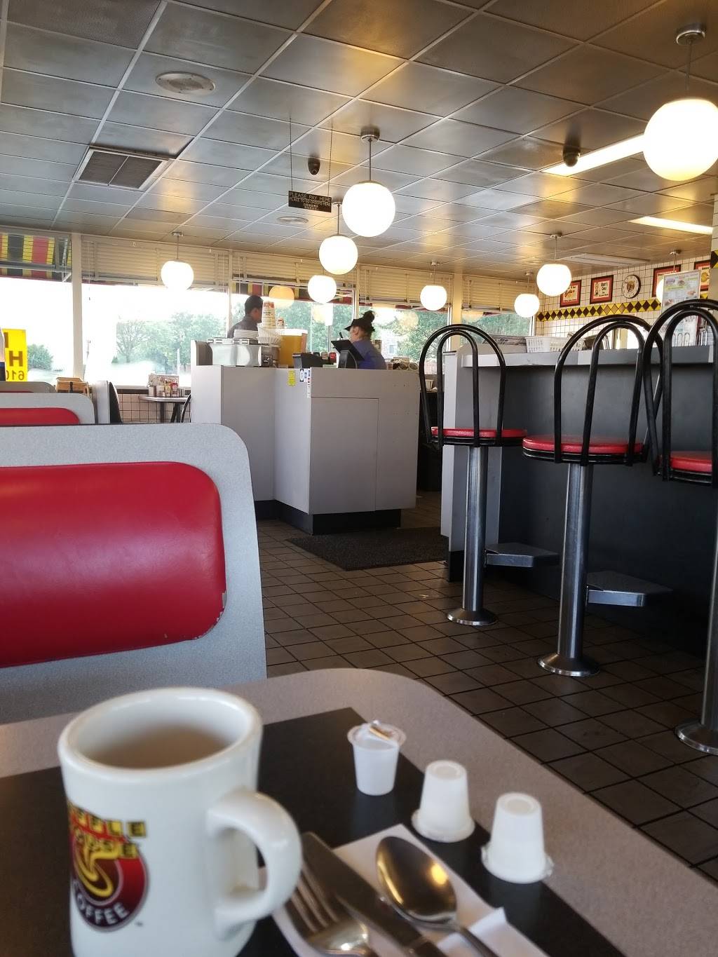 Waffle House | meal takeaway | 1783 Airport Rd, Allentown, PA 18109, USA | 6102666300 OR +1 610-266-6300