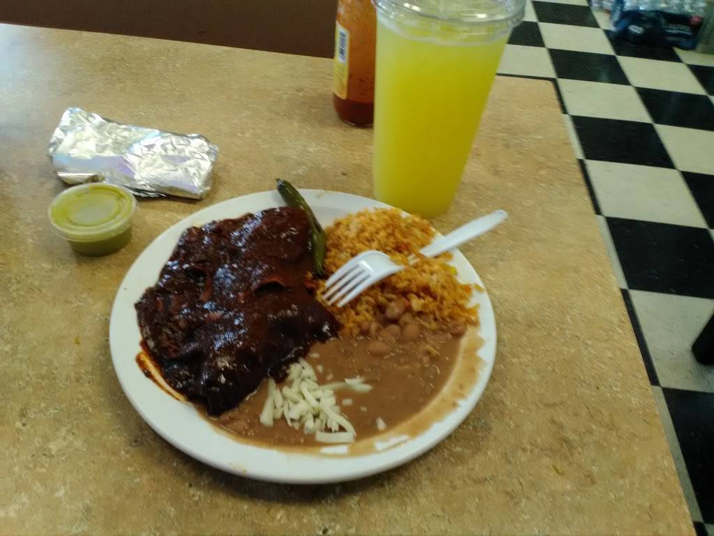 Taqueria y Carniceria Guanajuato | restaurant | 2962 Walnut Hill Ln, Dallas, TX 75229, USA | 2143660877 OR +1 214-366-0877