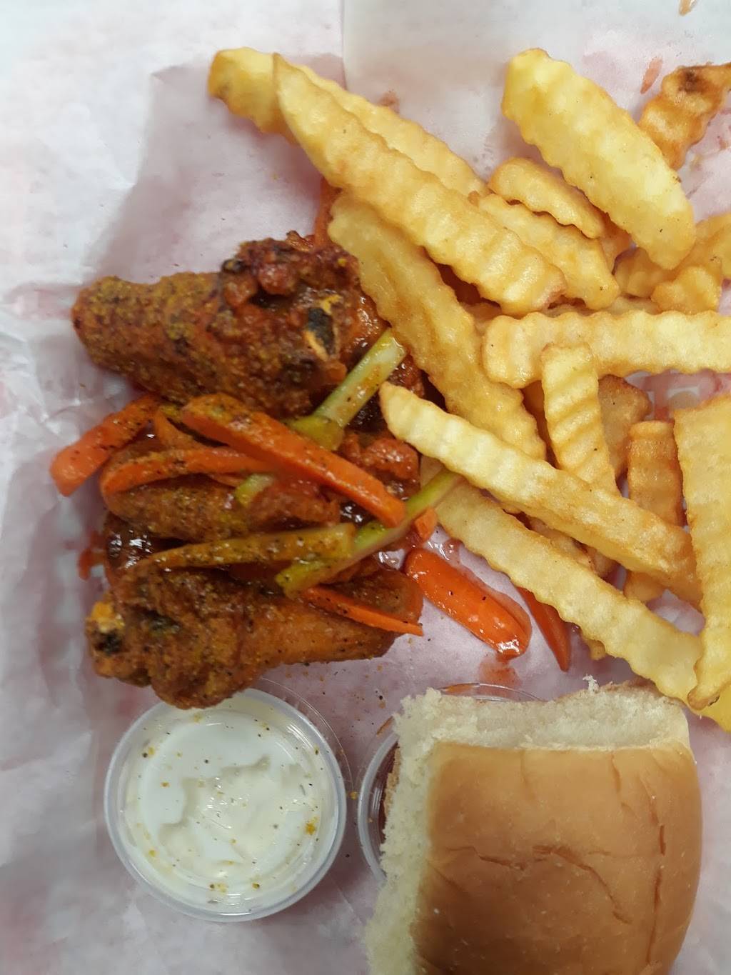 Raybos Wings & Things | restaurant | 929 Porter St, Memphis, TN 38126, USA | 9014408089 OR +1 901-440-8089