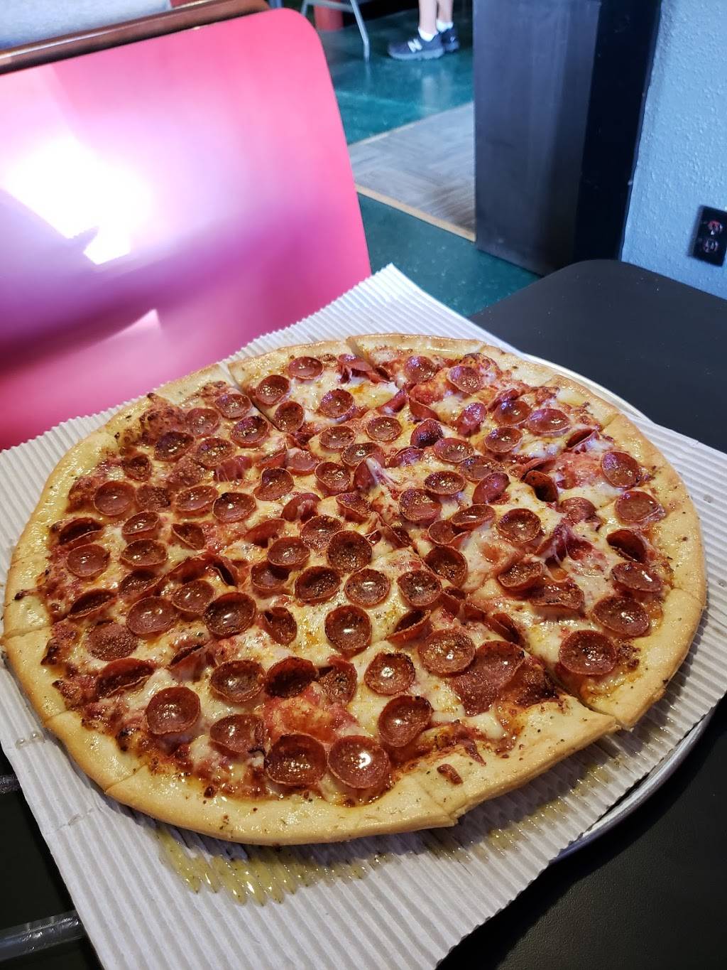 Old Town Pizzeria | restaurant | 65 N Main St, Frankfort, OH 45628, USA | 7409982222 OR +1 740-998-2222