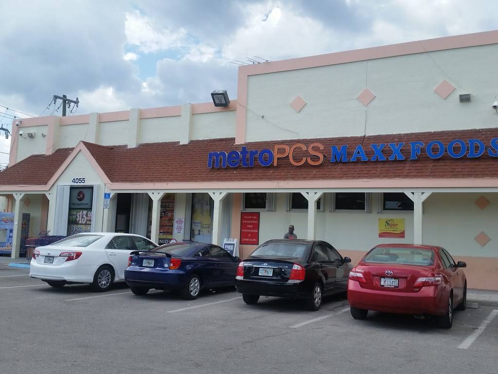 Maxx Foods | restaurant | 4055 23rd Ave SW, Naples, FL 34116, USA | 2393043311 OR +1 239-304-3311