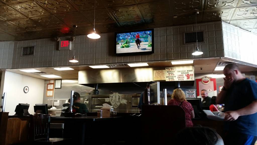 Lenny & Johns Pizza | restaurant | 2036 Flatbush Ave, Brooklyn, NY 11234, USA | 7182529710 OR +1 718-252-9710