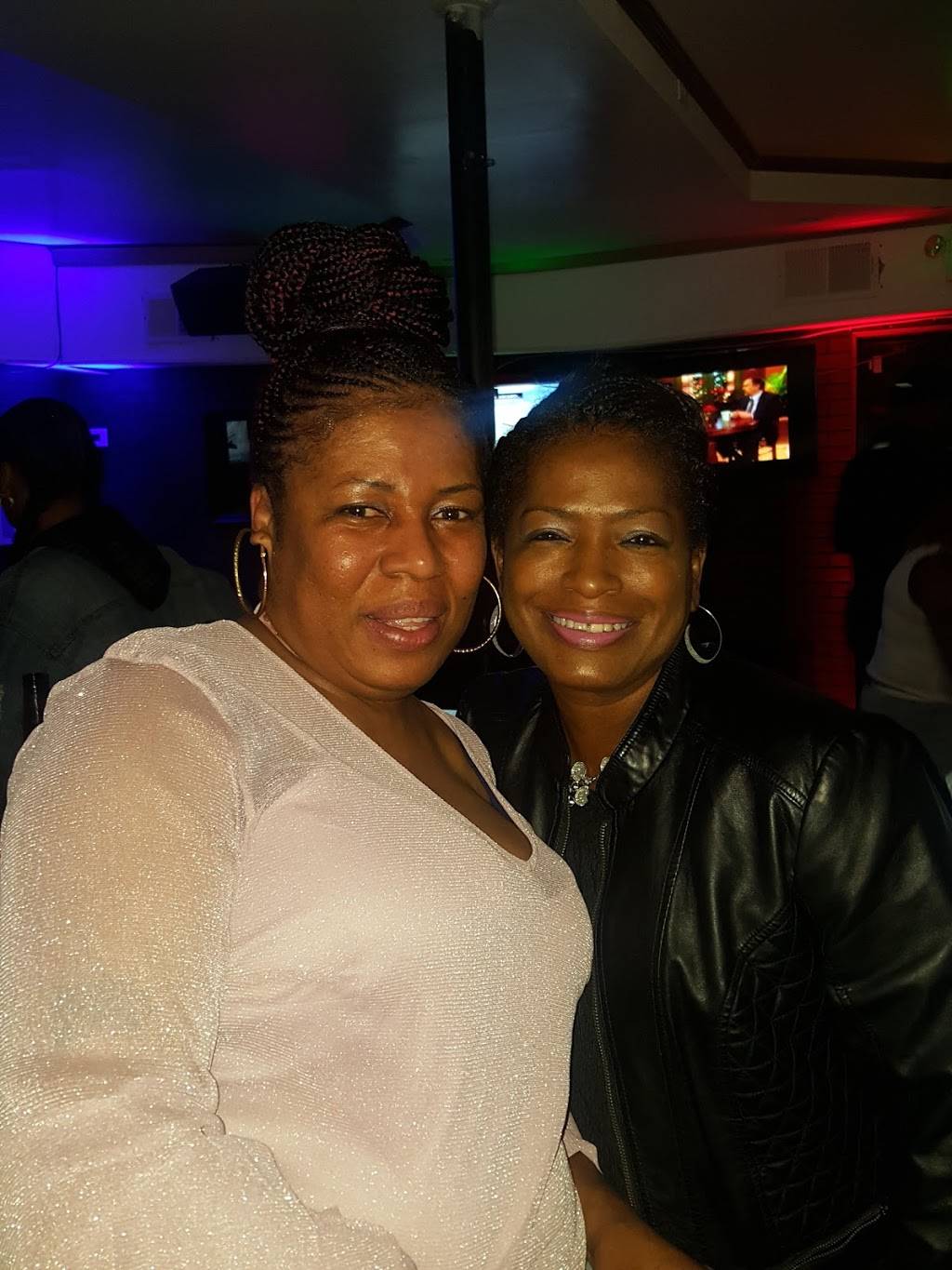 The ONE Sports Bar & Lounge | restaurant | 4314 Curtis Ave, Baltimore, MD 21226, USA | 4103540456 OR +1 410-354-0456