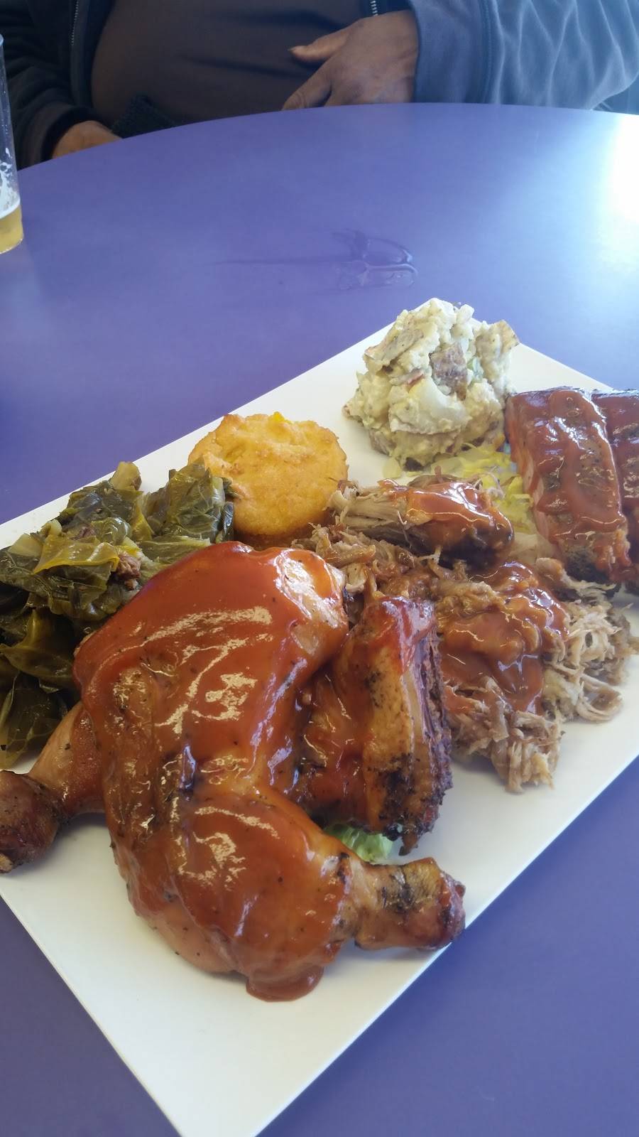 Doggz & Hoggz | restaurant | 781 Main St, Falmouth, MA 02540, USA | 5085483663 OR +1 508-548-3663