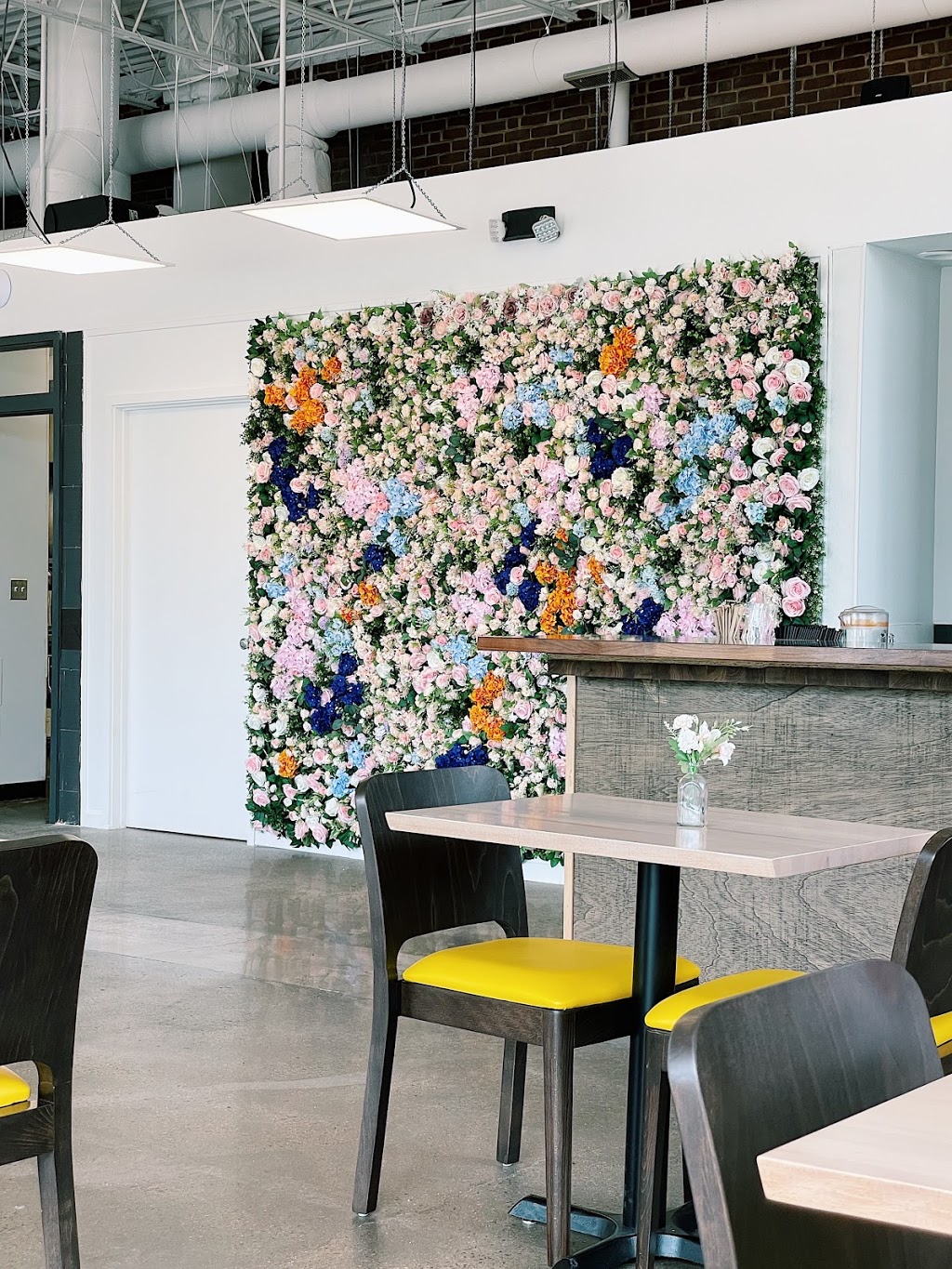 Pineapples Thai Kitchen | restaurant | 722 Preston Ave Ste.103, Charlottesville, VA 22903, USA | 4342022366 OR +1 434-202-2366