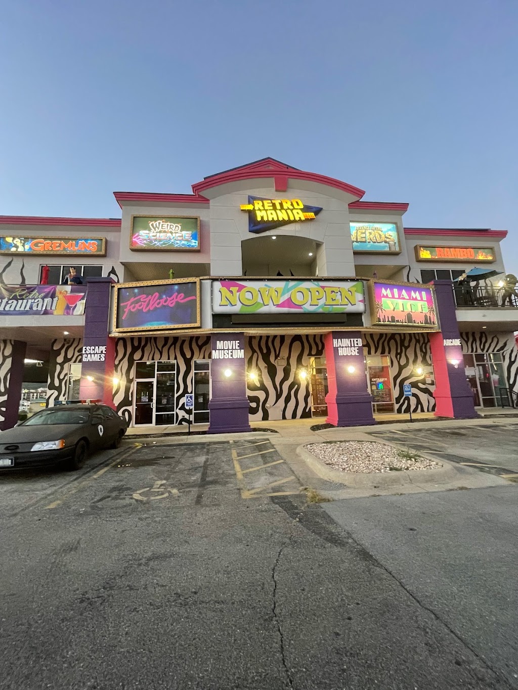 Retro Mania | restaurant | 3307 State Hwy 76, Branson, MO 65616, USA | 4175440143 OR +1 417-544-0143