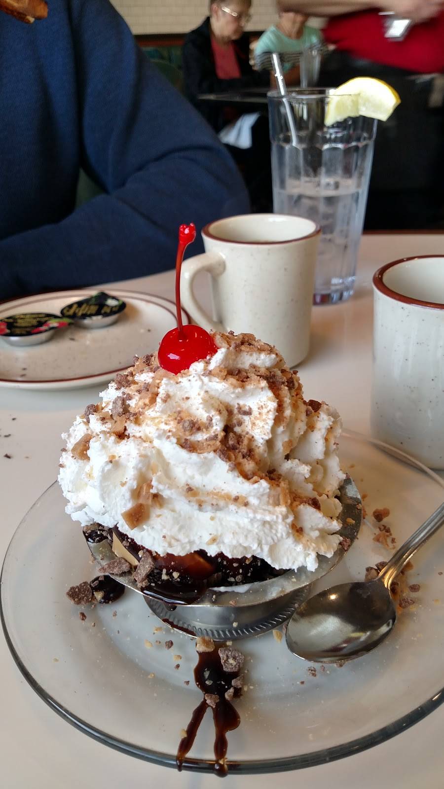 Velvet Grill & Creamery Restaurant | restaurant | 3250 Dale Rd ste a, Modesto, CA 95356, USA | 2095272662 OR +1 209-527-2662