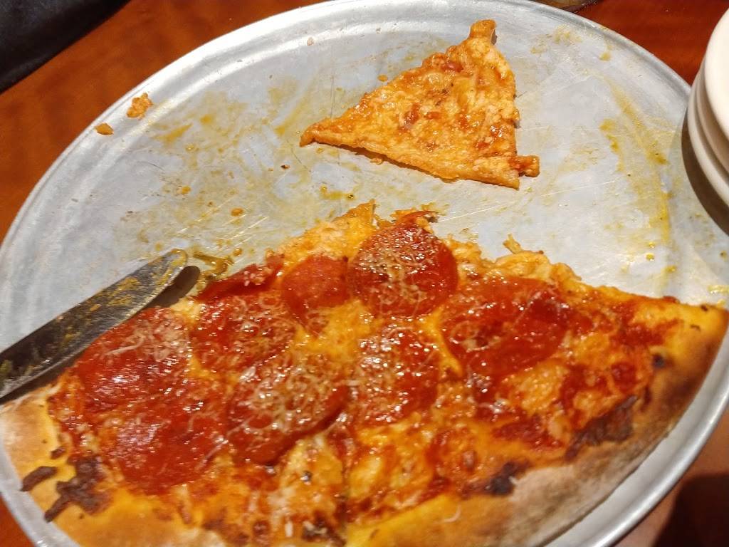 Johnny Carinos | restaurant | 535 N 46th St, Rogers, AR 72756, USA | 4796330544 OR +1 479-633-0544