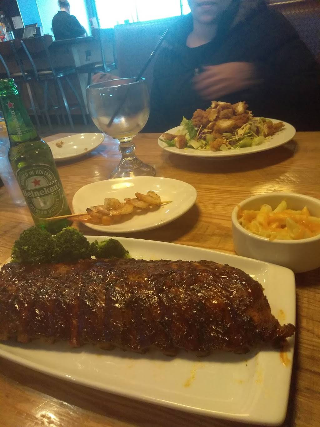 Applebees Grill + Bar | restaurant | 1834 Miller Park Way, Milwaukee, WI 53219, USA | 4146450946 OR +1 414-645-0946