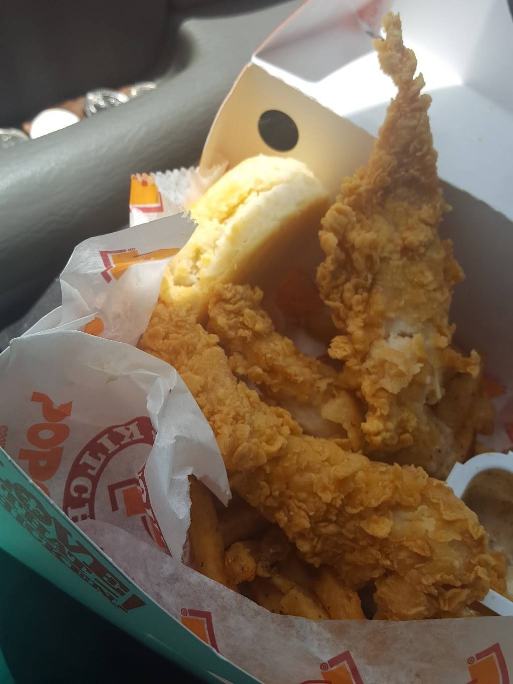 Popeyes Louisiana Kitchen | restaurant | 506 S WW White Rd, San Antonio, TX 78220, USA | 2103335504 OR +1 210-333-5504