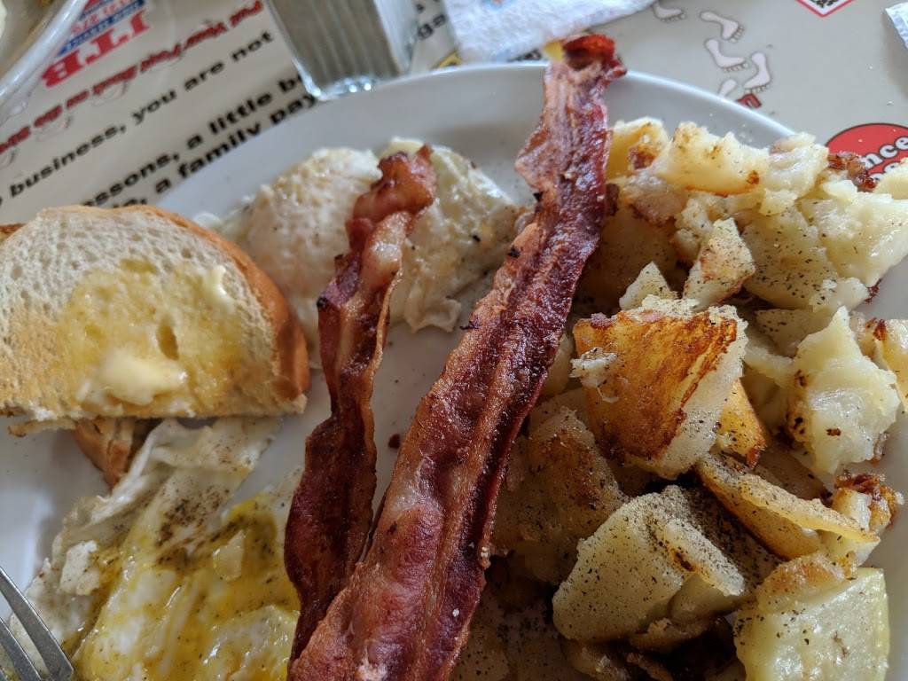 Frank & Shirleys Restaurant | restaurant | 2209 Saw Mill Run Blvd, Pittsburgh, PA 15210, USA | 4128823550 OR +1 412-882-3550