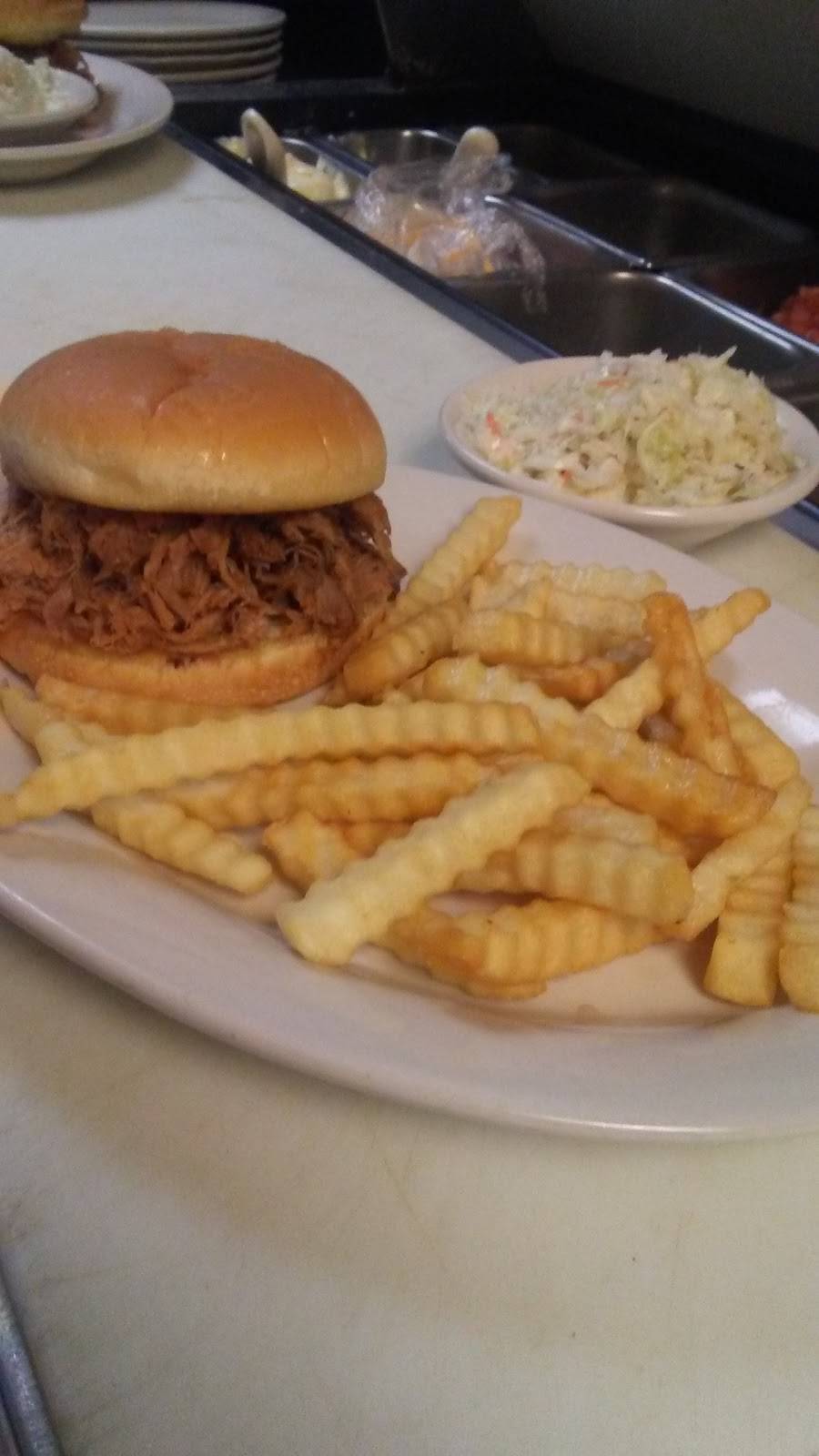 Franklin Restaurant | restaurant | 17890 US-220, Rocky Mount, VA 24151, USA | 5404835601 OR +1 540-483-5601