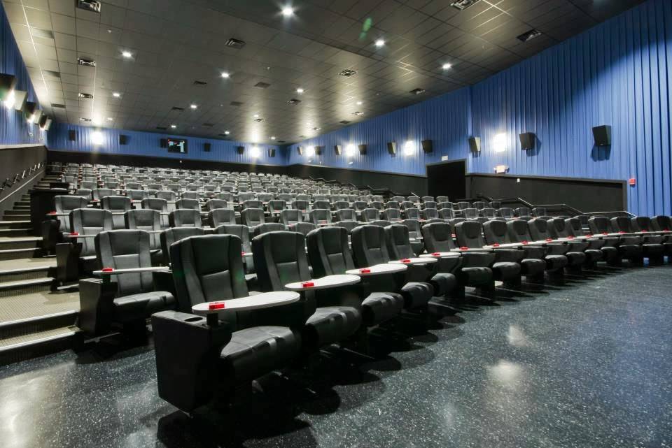 Studio Movie Grill Wheaton | restaurant | 301 Rice Lake Square, Wheaton, IL 60189, USA | 6304809557 OR +1 630-480-9557
