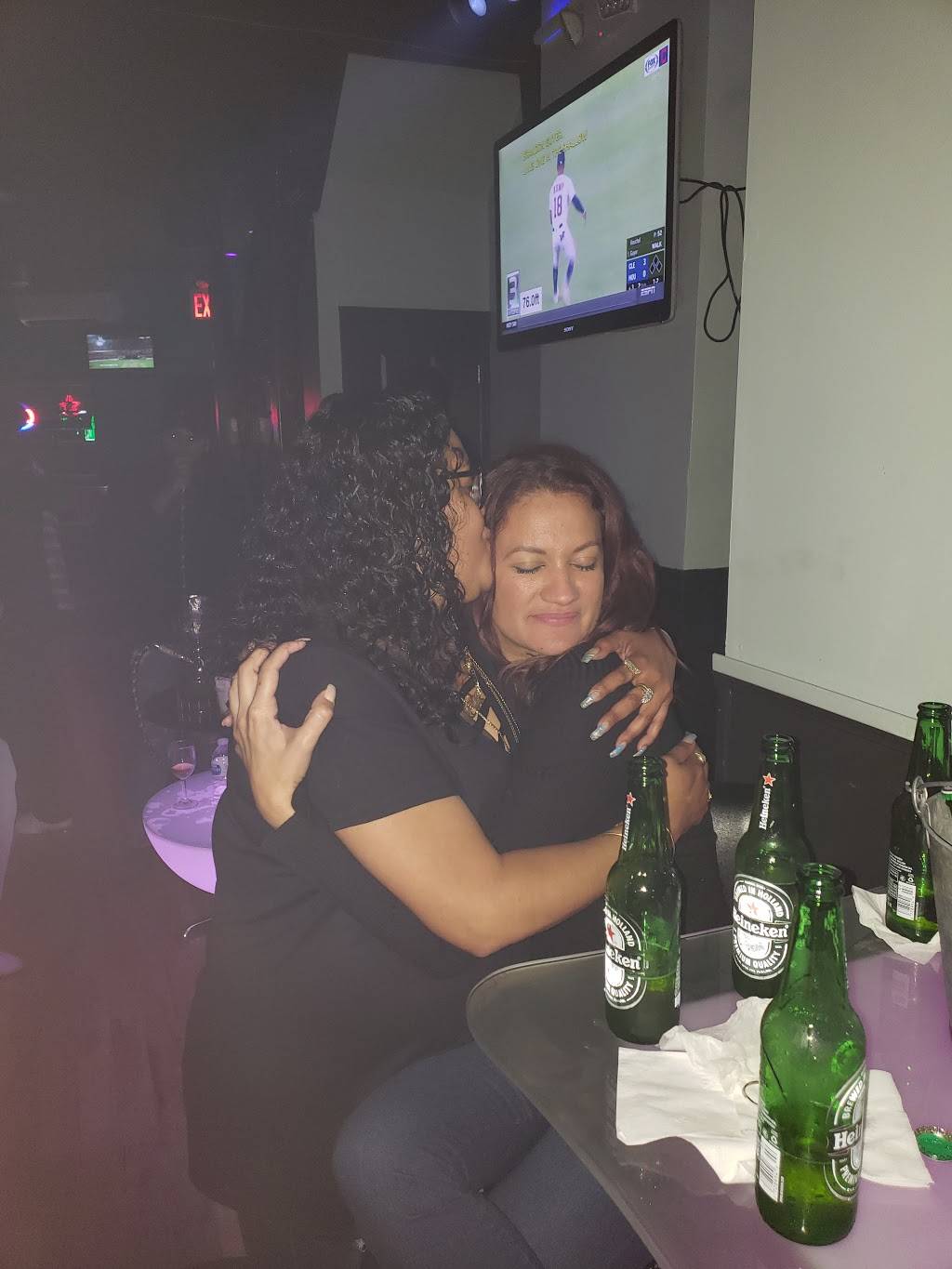 Johnnys | restaurant | 10709 Rockaway Blvd, Ozone Park, NY 11417, USA | 7188353035 OR +1 718-835-3035