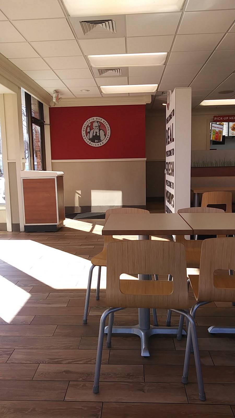 Wendys | restaurant | 22333 Telegraph Rd, Southfield, MI 48033, USA | 2483532229 OR +1 248-353-2229